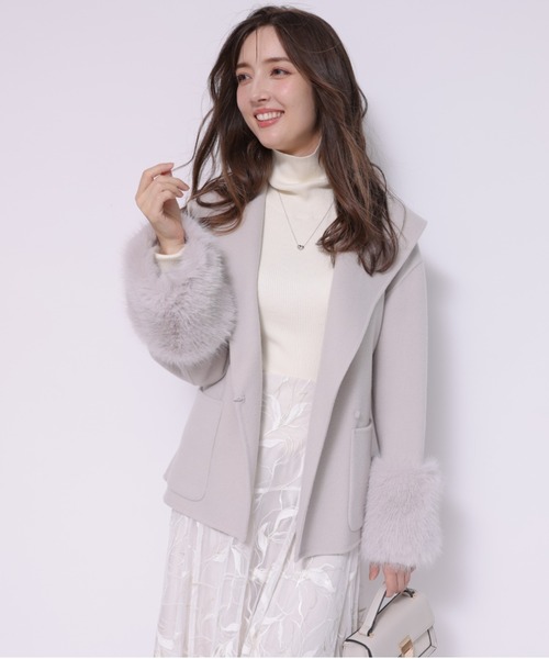 Apuweiser-riche（アプワイザーリッシェ）の「袖ファーショートリバー