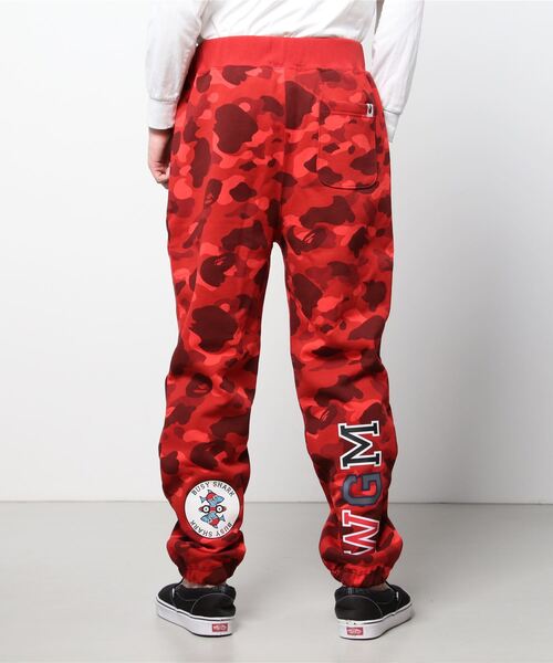 A BATHING APE（アベイシングエイプ）の「COLOR CAMO SHARK SWEAT