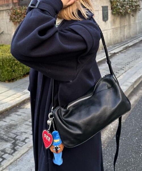 ear PAPILLONNER（イアパピヨネ）の「《本革/280g》ミニスワローマチ