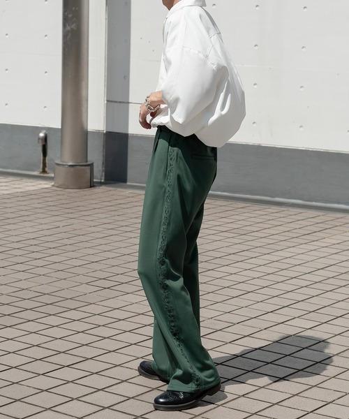 Perushu（ペルーシュ）の「フラワー刺繍トラックフレアパンツ（その他