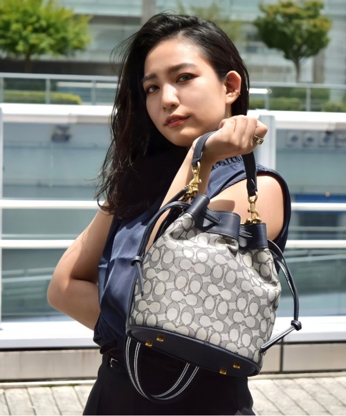 COACH（コーチ）の「フィールド バケット バッグ シグネチャー ジャ