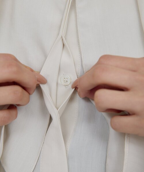 GALLARDAGALANTE（ガリャルダガランテ）の「ラッフルカラーブラウス