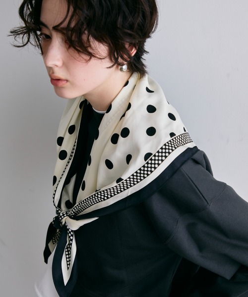 ポルカドットトライアングルスカーフ（ストール/ショール）｜Trish