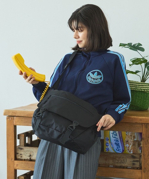 セール】ナイロン フラップ ビッグ ショルダー メッセンジャーバッグ