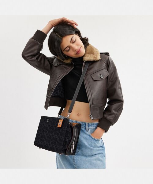 COACH（コーチ）の「ローグ 25・シグネチャー デニム（ショルダー