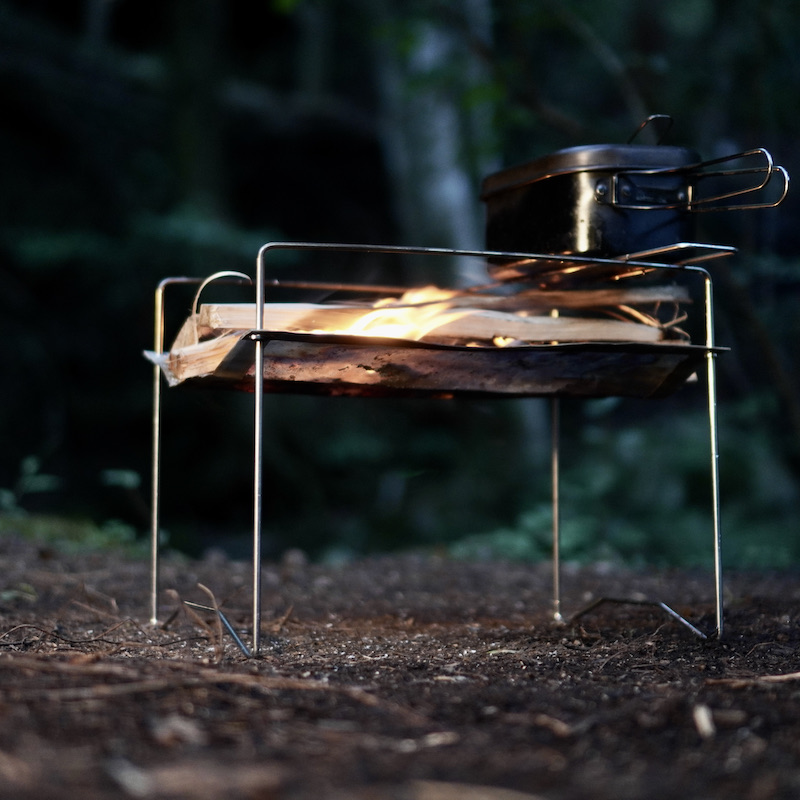 パーゴワークスから超軽量焚き火台「ニンジャファイヤースタンドソロ