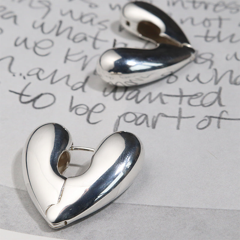 ANNIKA INEZ アニカイネズ LARGE HEART HOOP ピアス – CALIDA