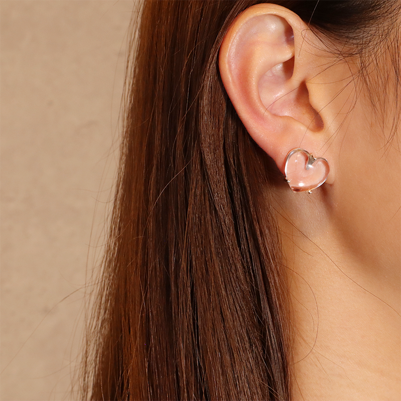 ANNIKA INEZ アニカイネズ CLEAR QUARTZ LARGE GEM HEART ピアス – CALIDA