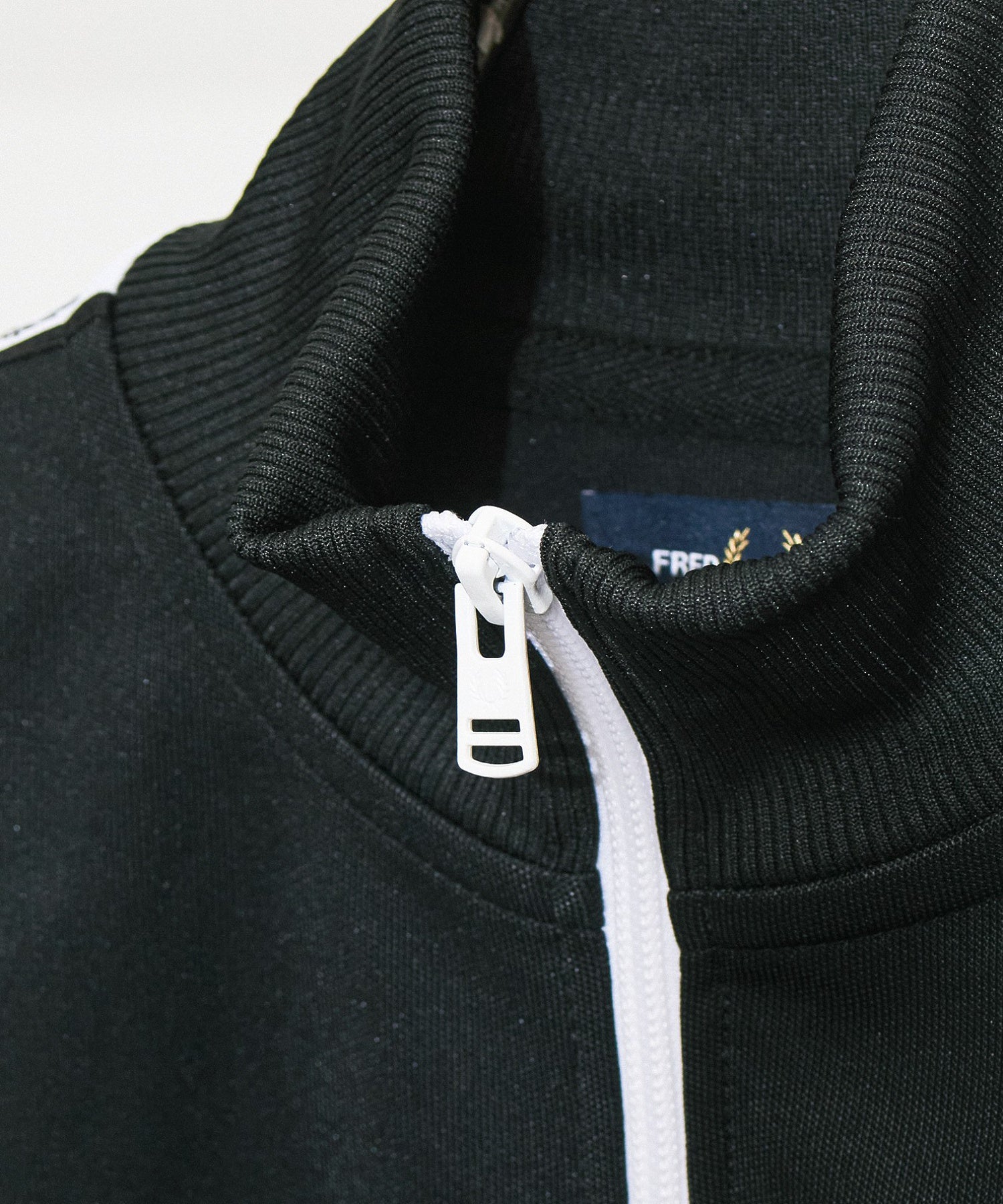 FRED PERRY/CROPPED TAPED TRACK JACKET – calif（カリフ）公式サイト