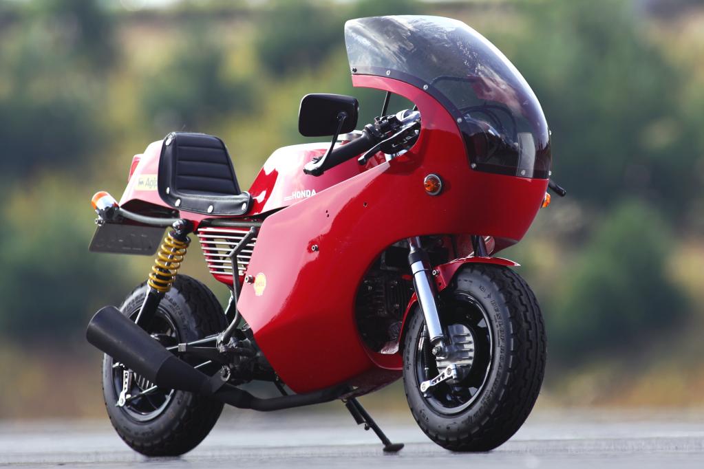 ホンダ・モンキーのディープな世界｜“乗りもの館”のロケットカウル+