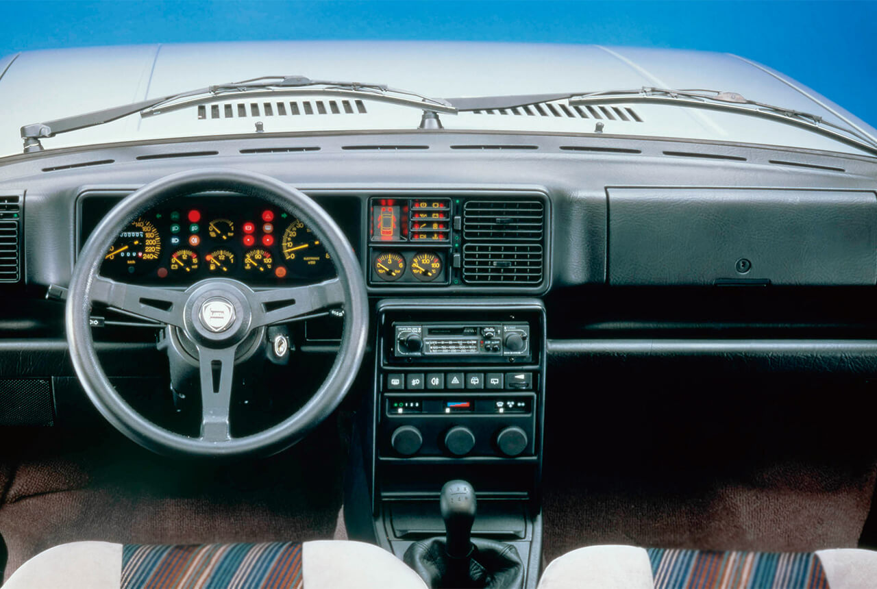 魂を激しく掴む野生の吼え声「ランチア・デルタHFインテグラーレ