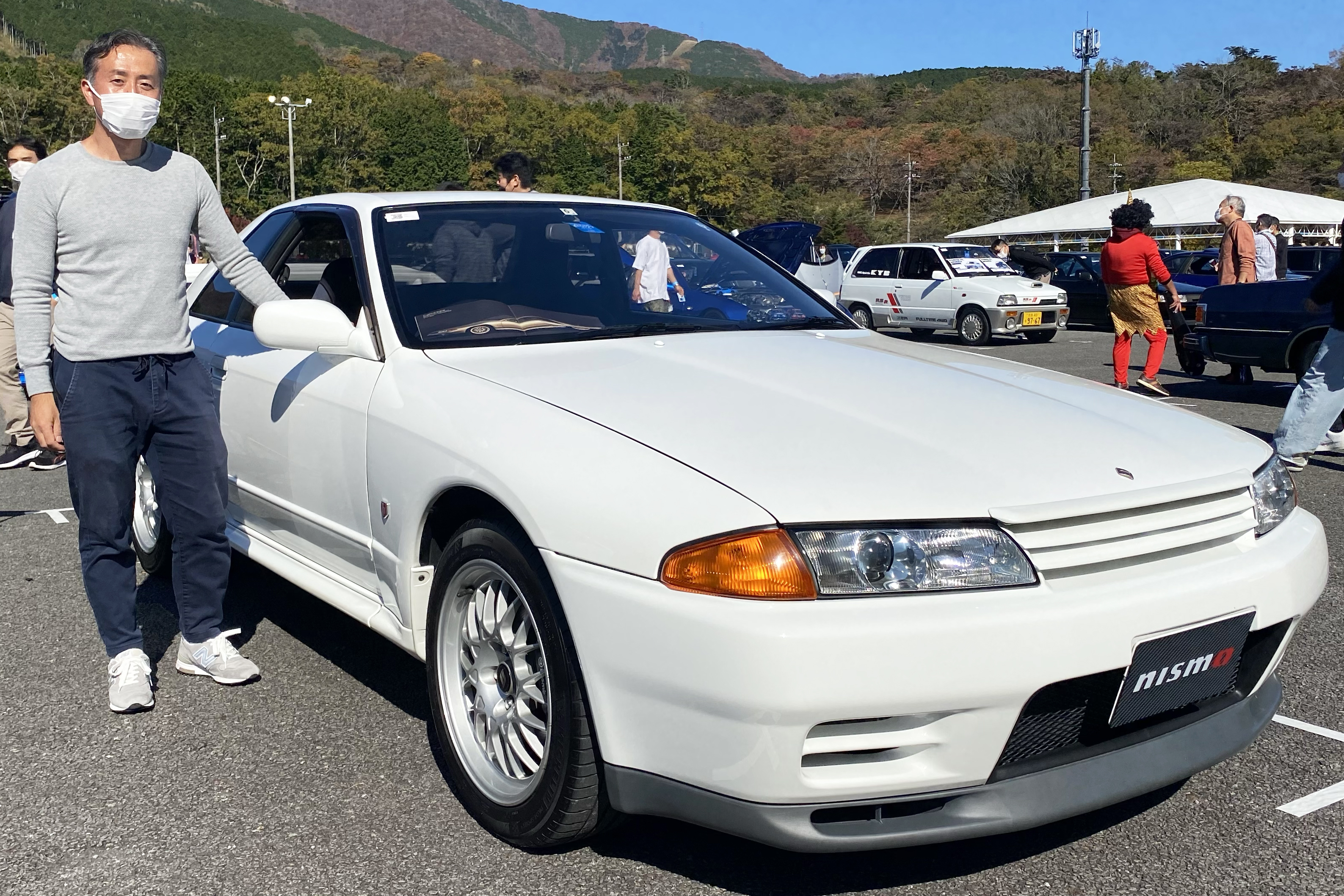 海外では2000万円越え!? 純白の「R32 GT-R VスペックII」オーナーは3台
