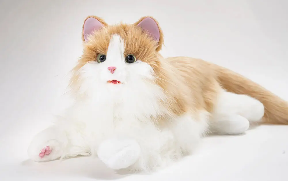 まるで本物みたい！鳴き声やしっぽの動きが変化する猫型ロボット、新色