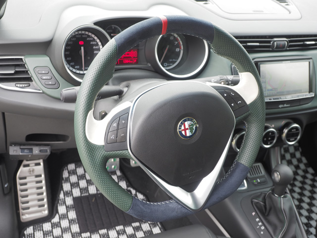 ステアリングホイール 『バレルンガ for アルファロメオ ジュリエッタ