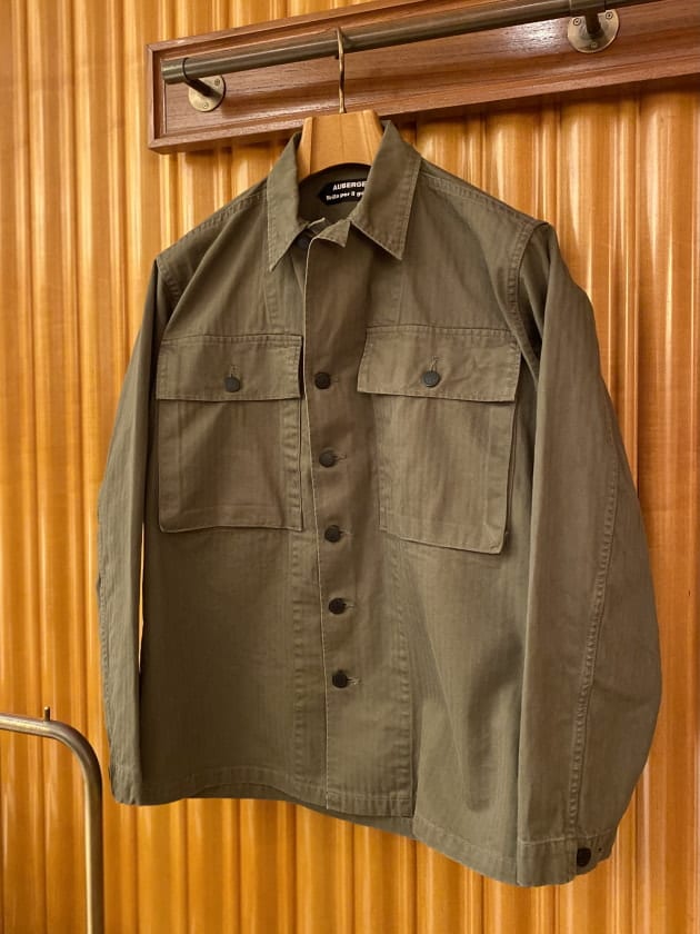 AUBERGE〉New Arrival 別注ユーティリティシャツブルゾン｜ビームス