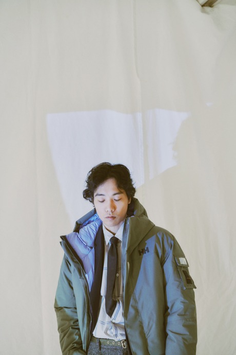 タウンユースはもちろん、アウトドアシーンでも活躍する＜HELLY HANSEN