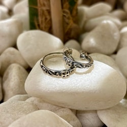 Bill Wall Leather（ビルウォールレザー）E202 - Cross Hoop Earrings