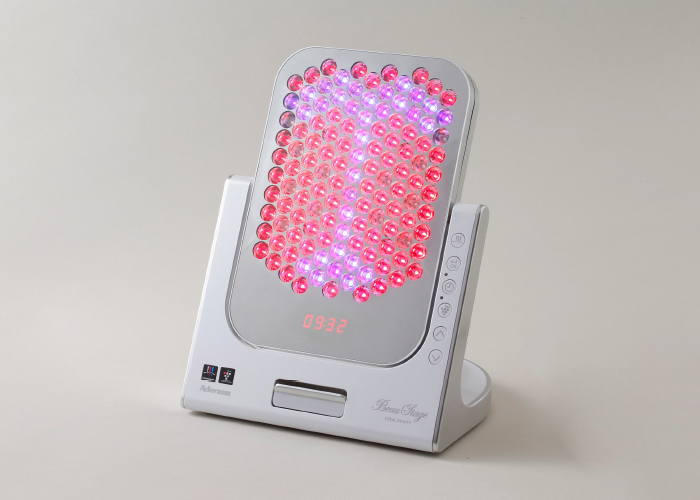 進化する「ながら美顔器」 着けるだけで顔のたるみ対策 （2ページ目