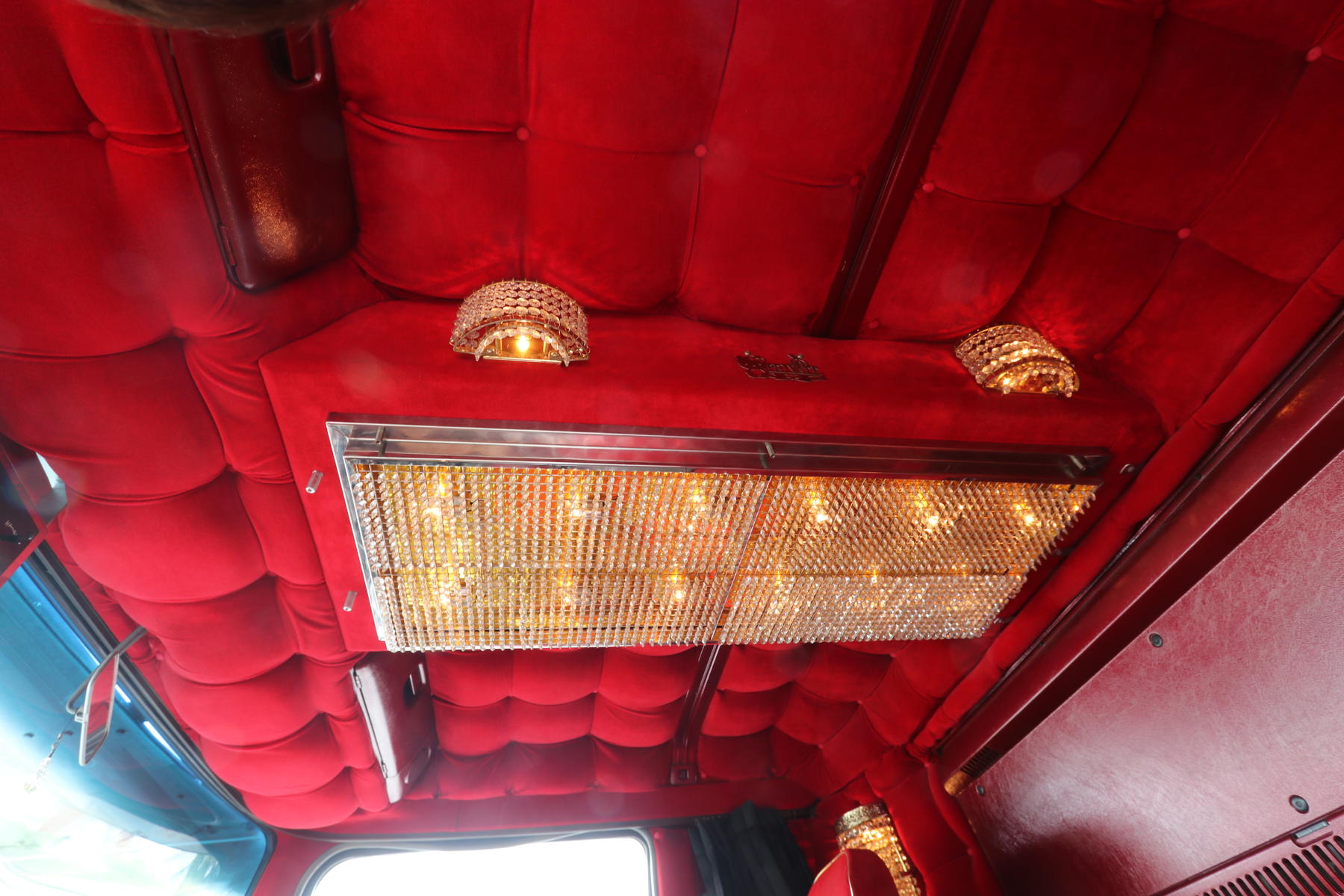 デコトラ愛好家に好まれる内装カスタムとは | 自動車情報・ニュース