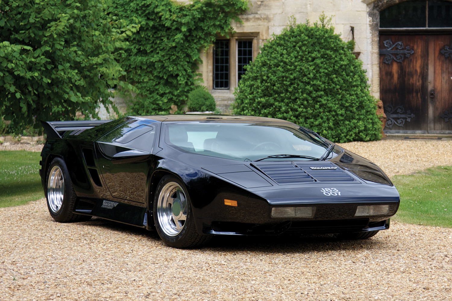 買収と経営悪化と創業者の死により消滅した世界最速のスーパーカー