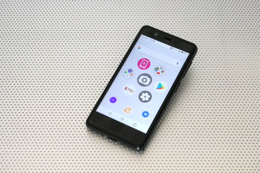 個性的な超小型スマホ、楽天オリジナルの「Rakuten Mini」を使ってみた