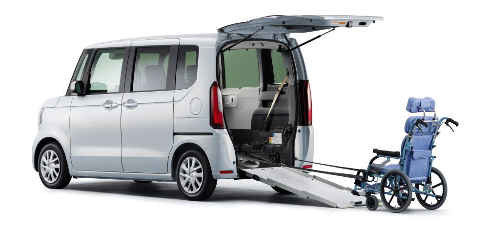 ホンダの新型N-BOXスロープ、「福祉車両のイメージを払拭する」 | 日経
