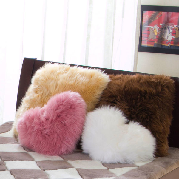 ムートンクッション ハート ピンク（直送品） - アスクル