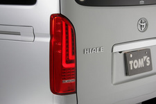 トムス、「トヨタ ハイエース／レジアスエース」用LEDテールランプなど
