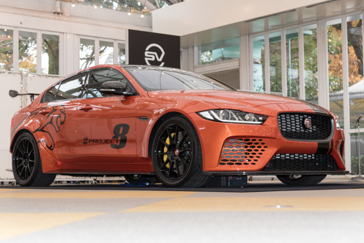 これが市販車！？ ニュル最速の4ドアサルーンは600PS！ ジャガーXE SV