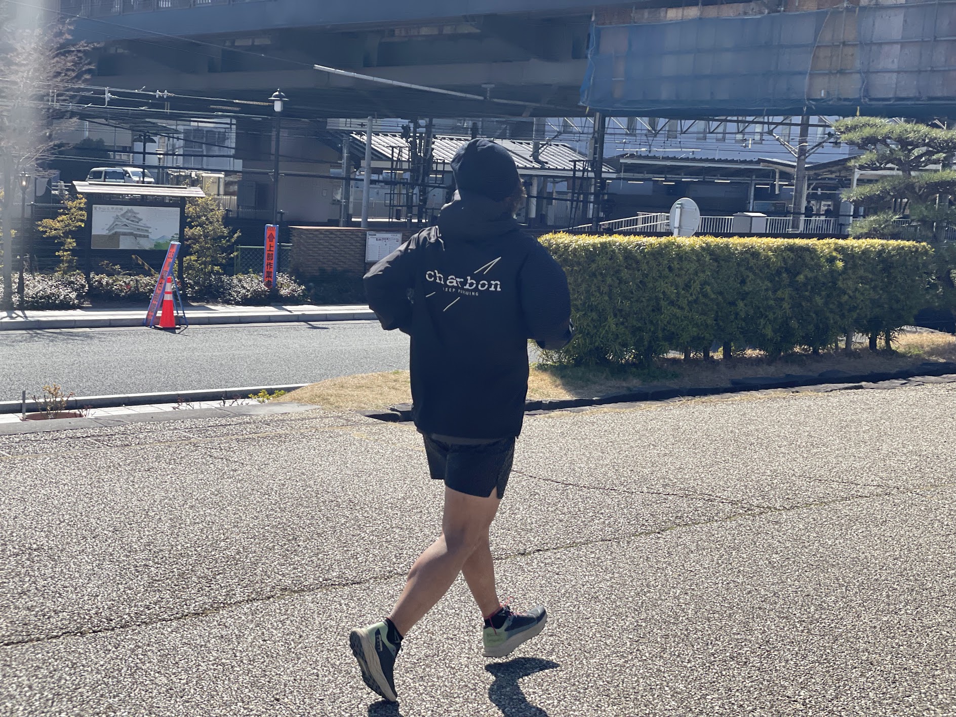 新入荷ブランドcharbonでランニングをはじめてみよう！ - 道がまっすぐ