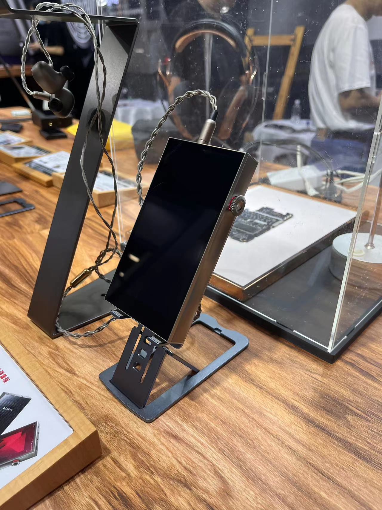 Astell&Kern SE300 TI - A&futura SE300｜Astell&Kern