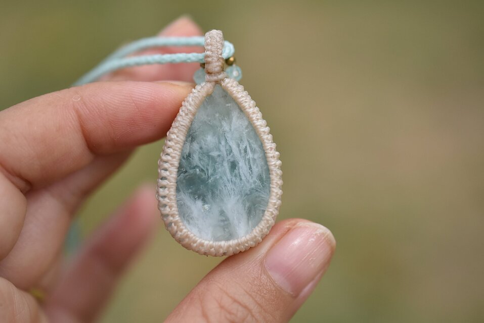 ☆羽根☆エンジェルフェザーフローライト マクラメネックレス1200