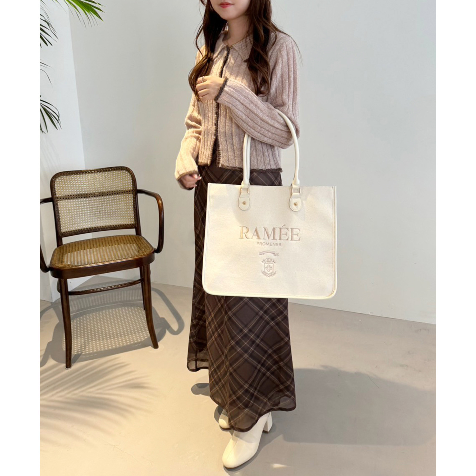 WEB限定商品/新色追加】刺繍入りトリミングトートバッグ