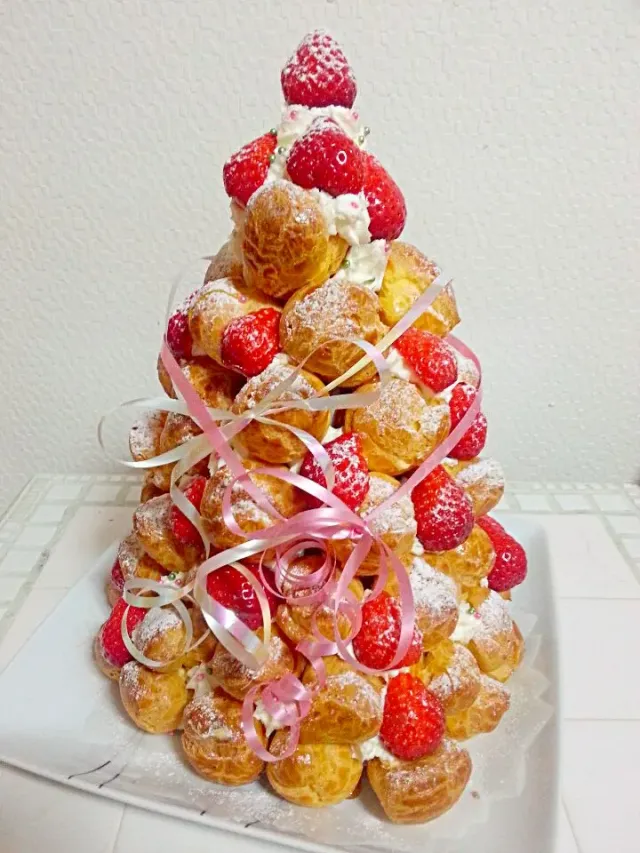 シュークリームのタワー！？フランス菓子のクロカンブッシュ