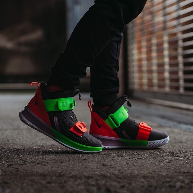 ナイキ レブロンソルジャー13 SFG ブラック【7/1発売】 | スニーカーダンク