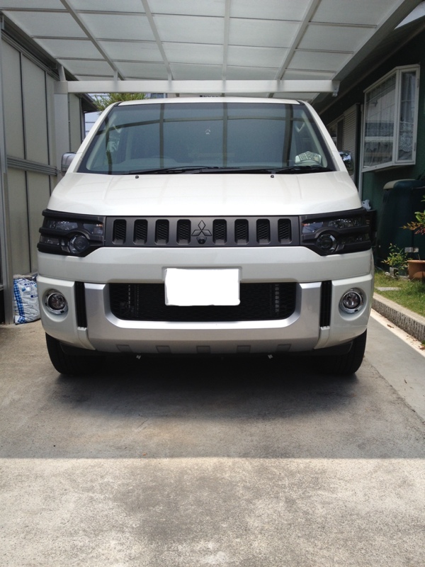 フロントバンパーエクステンション マットブラックに塗装（三菱 デリカ