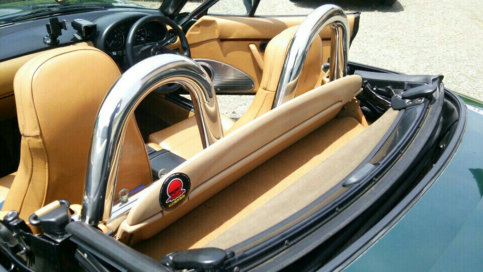 ファッションバーとエアロボード取付（マツダ ユーノスロードスター