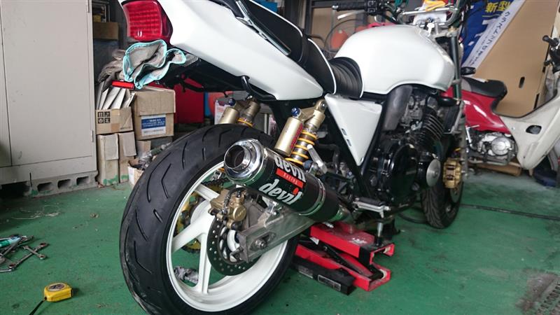 リヤホイールワイド化 4.5J CBR400RR NC29流用（ホンダ CB400 SUPER