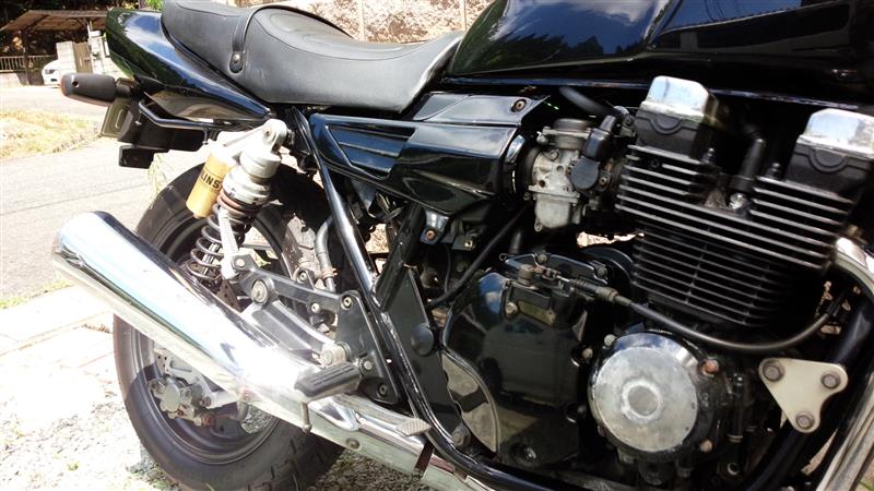 BEETサイドカバー、ロングテール仮づけ（ヤマハ XJR400R）by chanpu