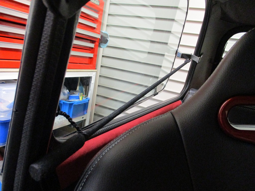 開閉式クォーターウインドの電動化（右のみ）（ローバー ミニ・MK VI