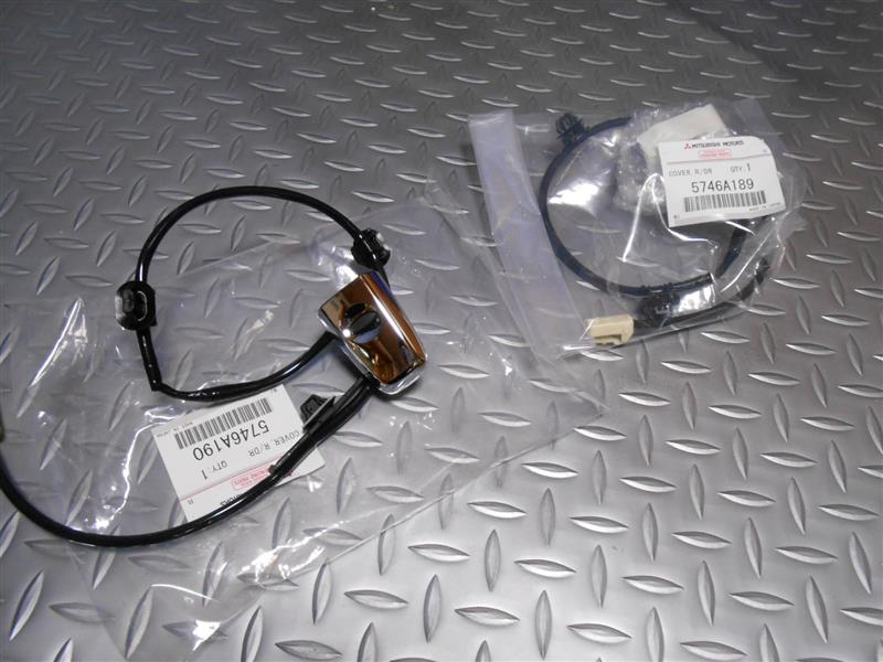 デリカD5用スライドドアスイッチ・アウタードアハンドルイルミ取り付け