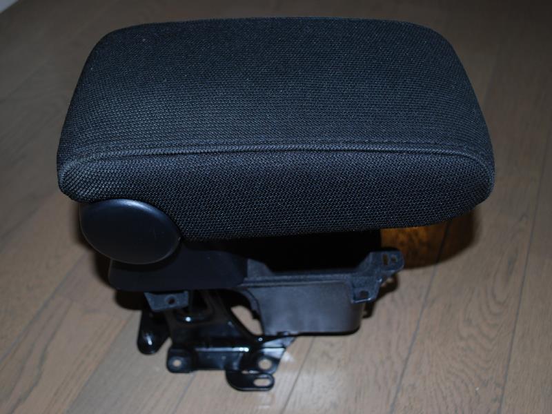 アームレスト取り付けその1（トヨタ アルテッツァ・10系）by アル