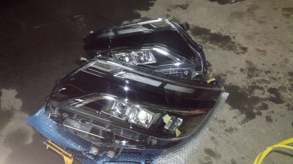 ヴォクシー80 後期ヘッドライトw1w（トヨタ ヴォクシー・80系）by