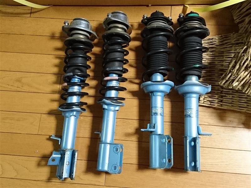 ショックアブソーバの交換（スバル プレオ・RA/RV）by ようちゃんパパ