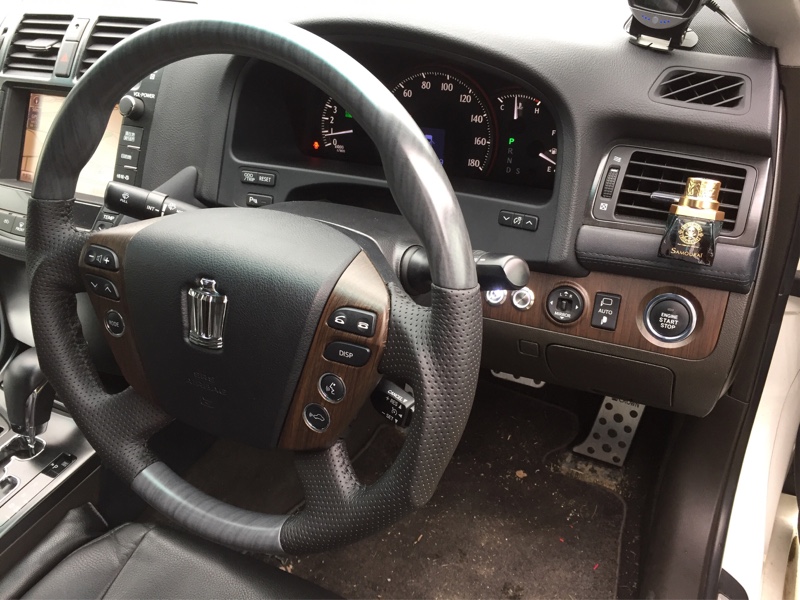 インテリアパネル 木目カッティングシート貼り付け（トヨタ クラウン