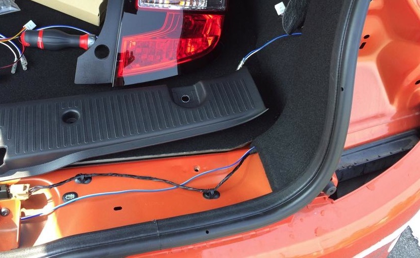 バックランプ2灯化（ルノー トゥインゴ）by Performa - みんカラ