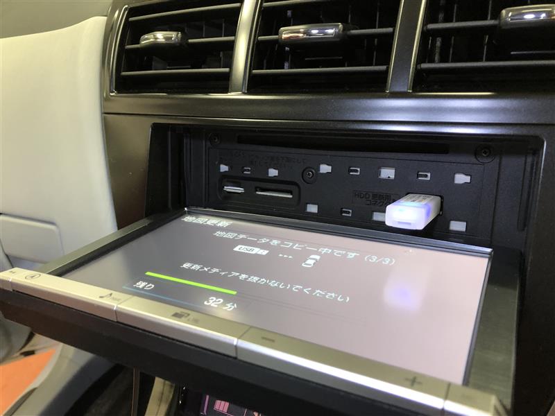 ディーラー純正ナビ地図更新（トヨタ プリウスα・40系）by よっちー