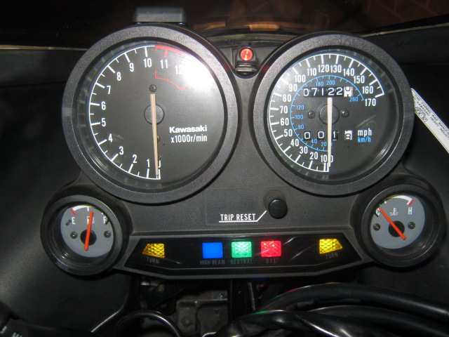 GPZ900R(A8) メーター照明用電球交換(一部LED化)（カワサキ GPZ900R