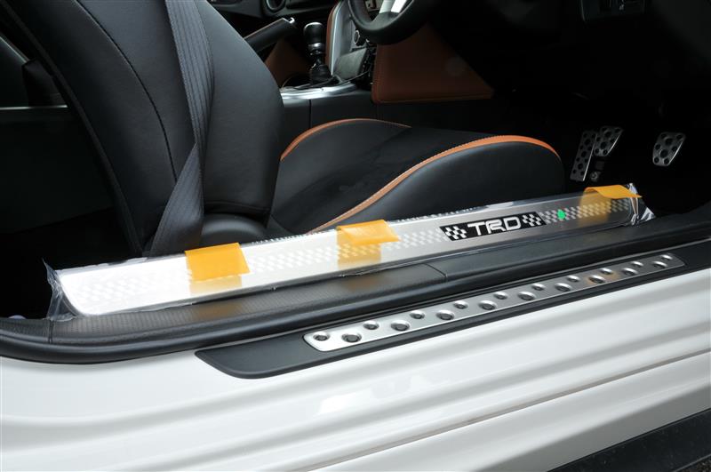 TRD ドアスカッフプレート取付（トヨタ 86・ZN6）by 96=3 - みんカラ