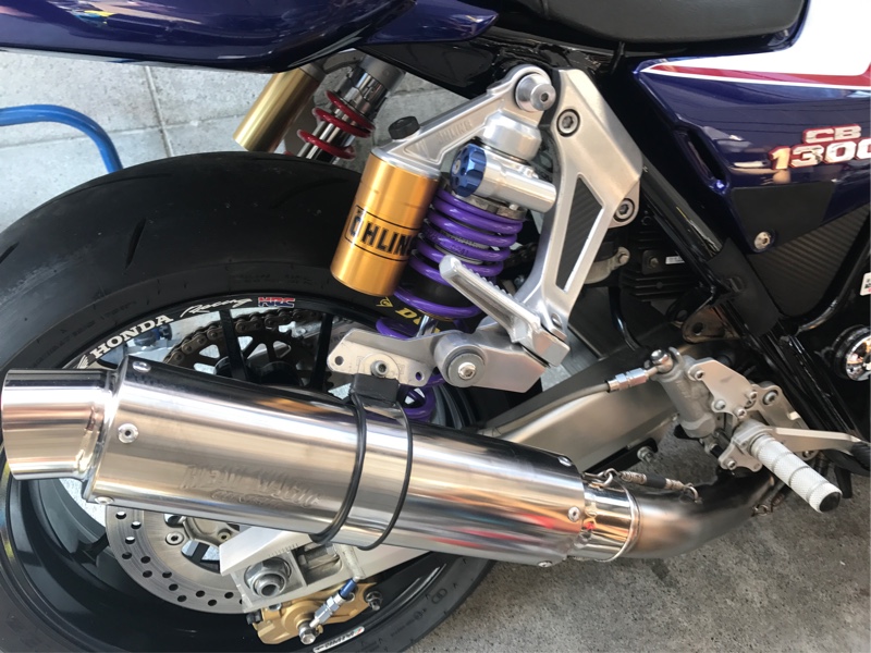オーリンズ+ハイパープロ リアサス交換（ホンダ CB1300 SUPER FOUR